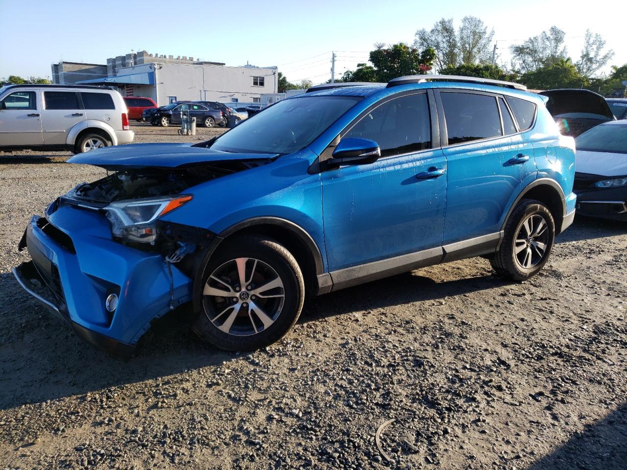 JTMWFREV0HJ102423 2017 Toyota Rav4 Xle