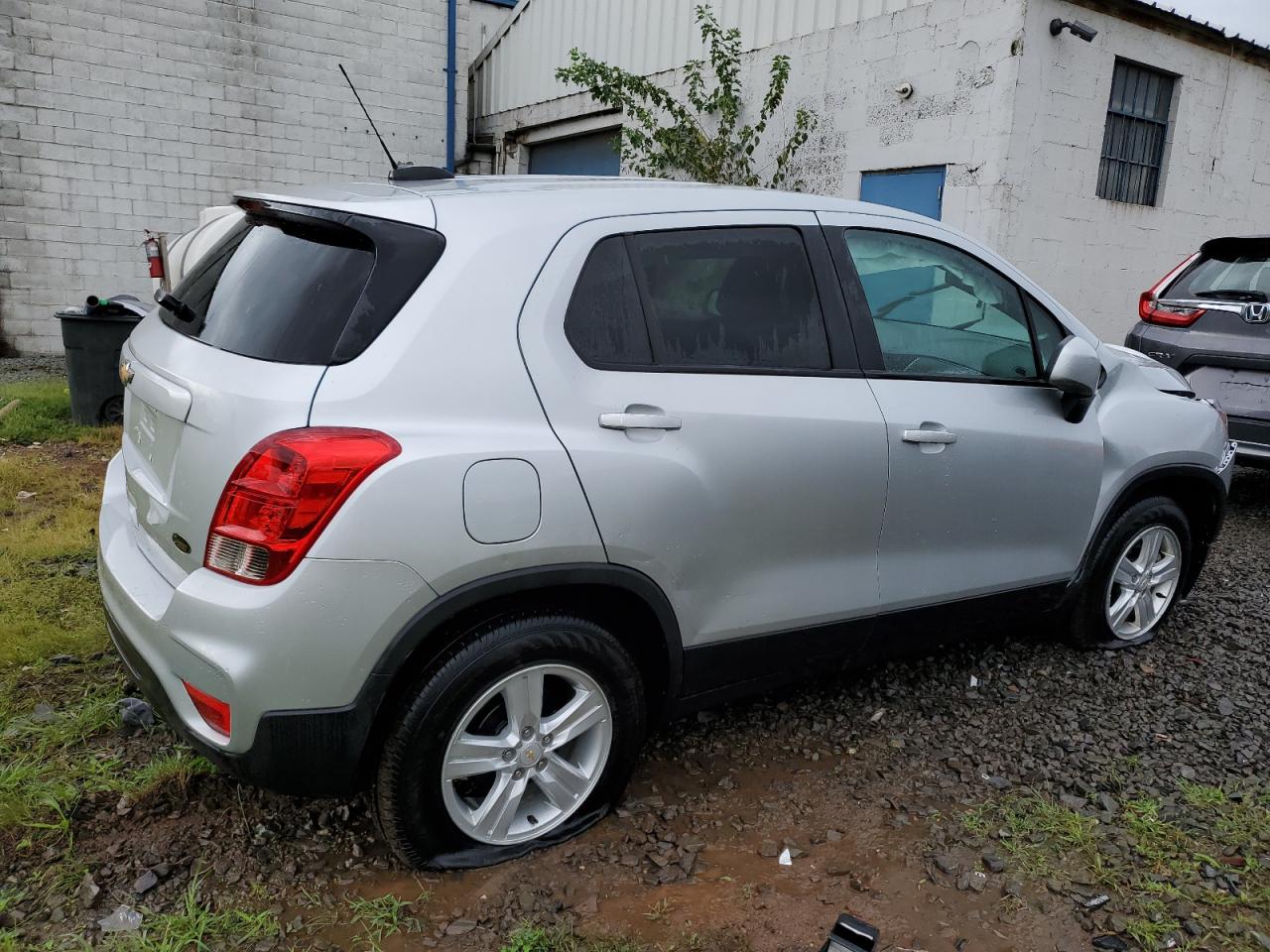 KL7CJKSB7MB317611 Chevrolet Trax LS 3