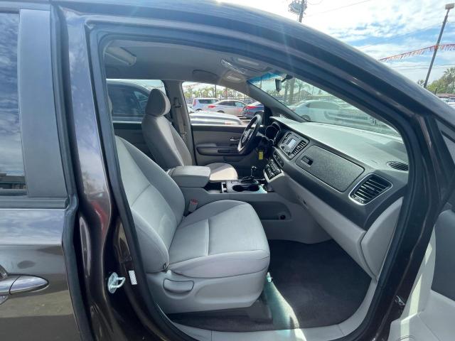 KNDMB5C13F6045663 KIA SEDONA LX