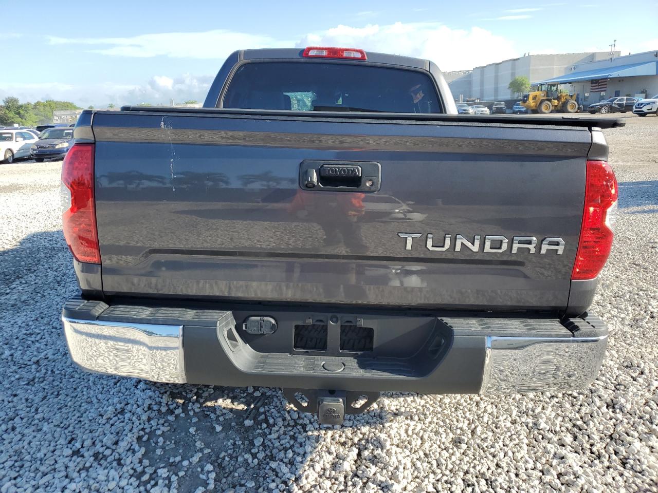 5TFDY5F11JX736641 2018 Toyota Tundra Crewmax Sr5