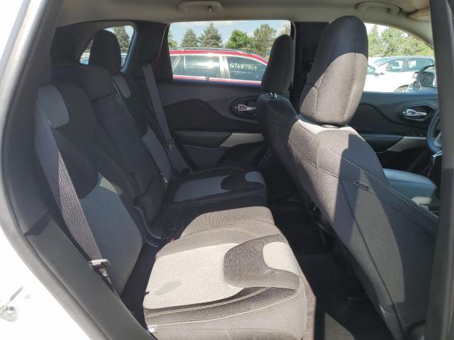 1C4PJLCB8JD615917 Jeep Cherokee Latitude