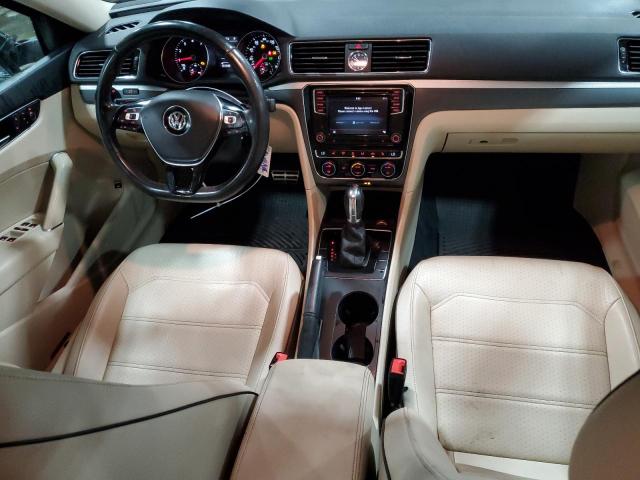  VOLKSWAGEN PASSAT 2017 Чорний