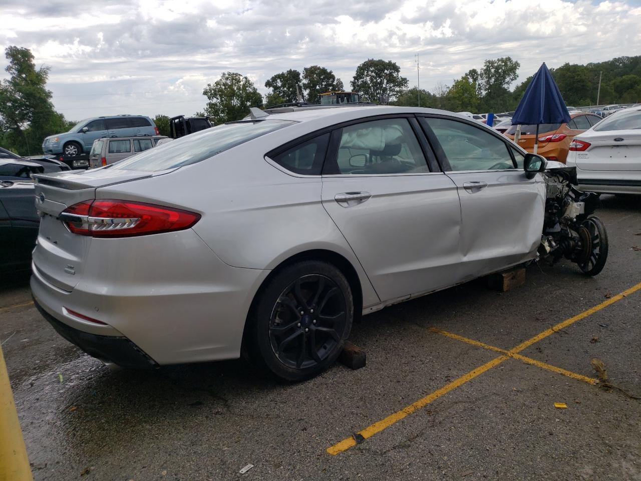 Lot #2411861924 2019 FORD FUSION SE