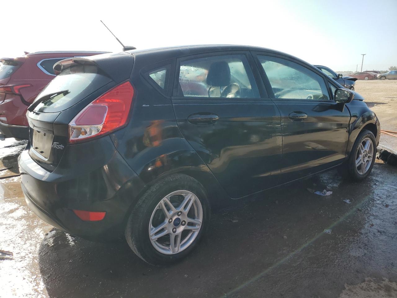 3FADP4EJ3KM128924 Ford Fiesta SE 3