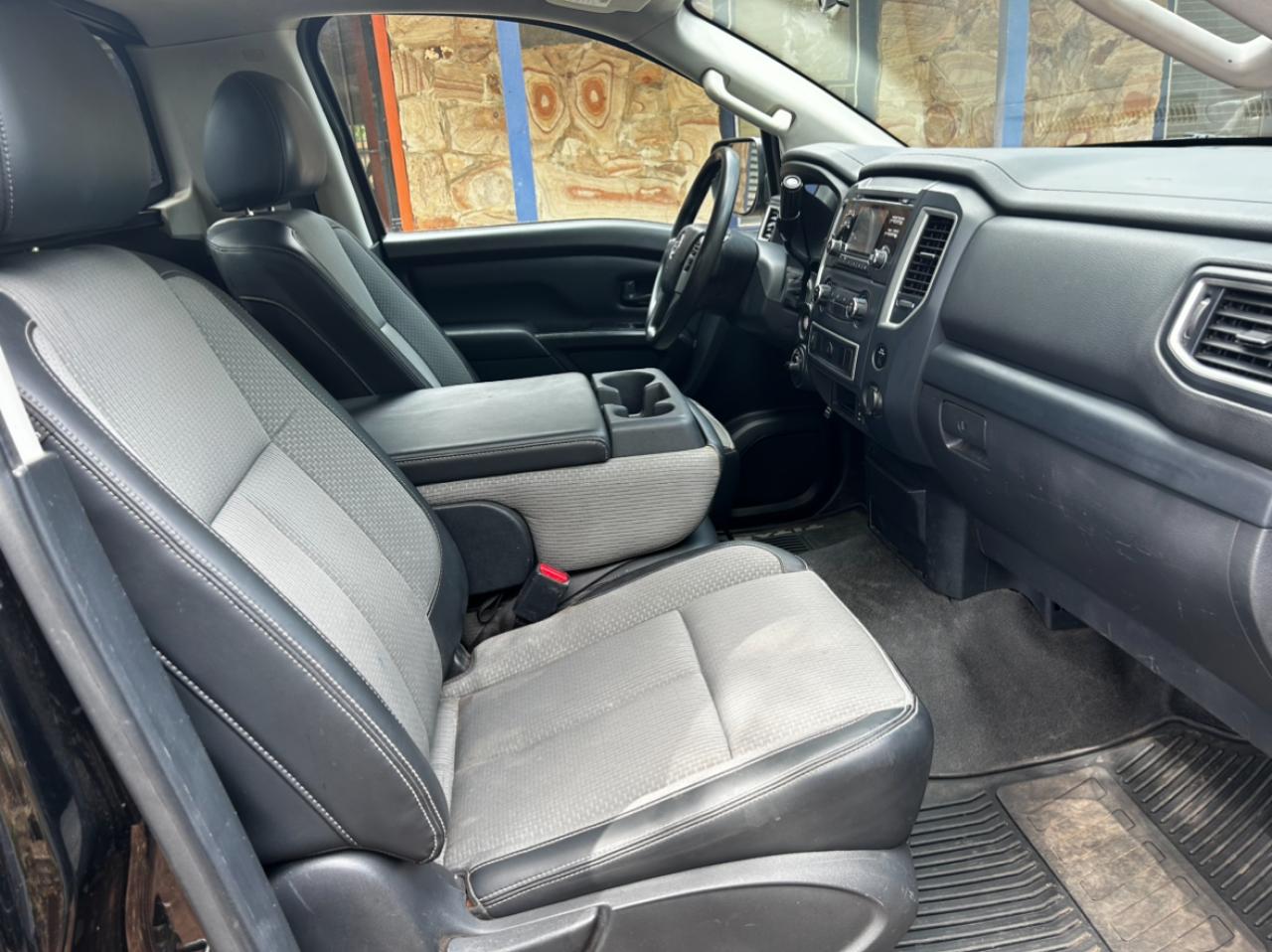 1N6AA1R89HN523674 NISSAN TITAN 2017