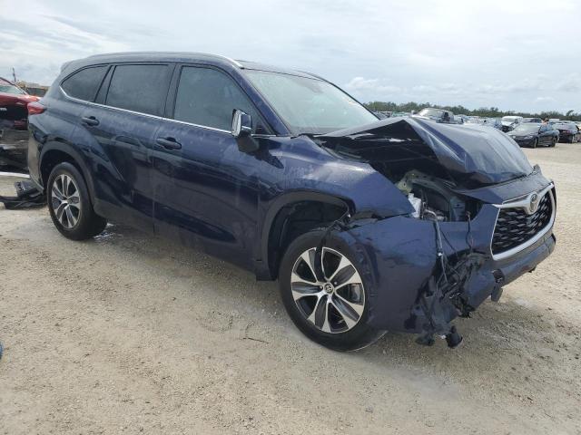 VIN 5TDGZRAH2NS553590 2022 Toyota Highlander, Xle no.4