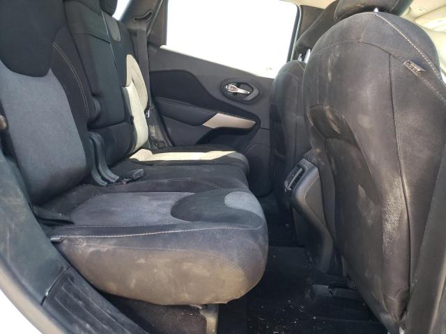 1C4PJLCBXJD621055 Jeep Cherokee Latitude