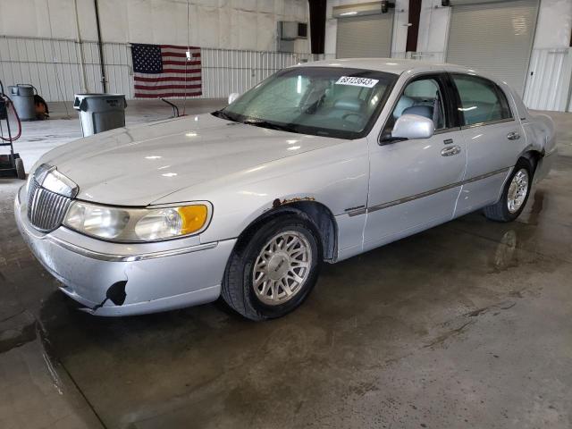 1999 Lincoln Town Car Signature