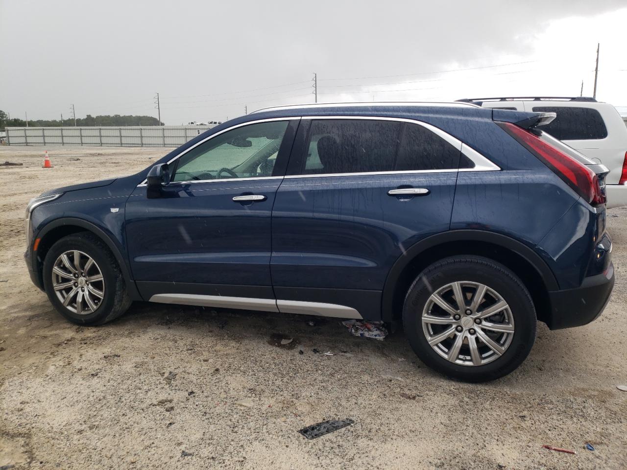 1GYFZCR46KF166427 Cadillac XT4 PREMIU 2