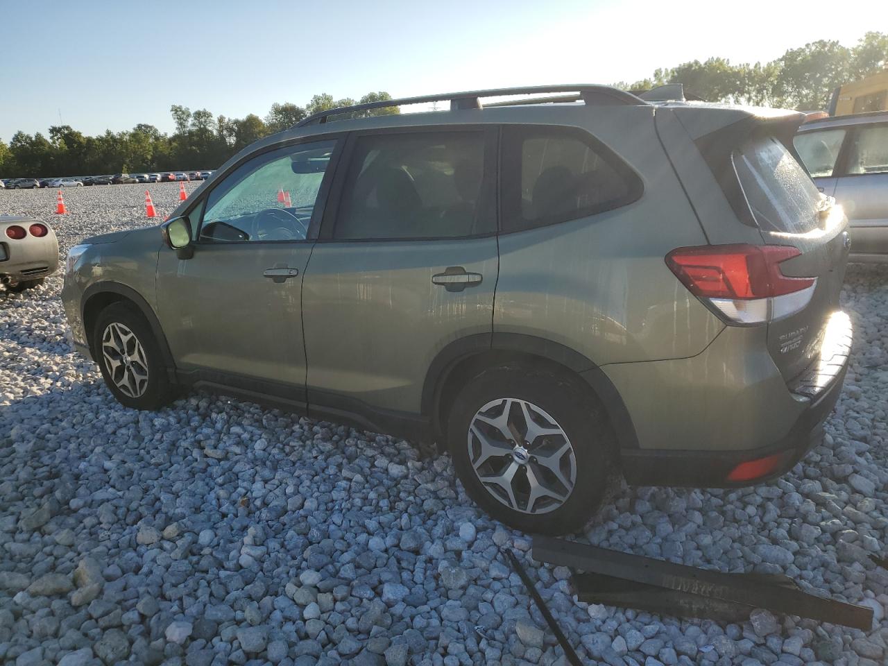 JF2SKAGC3KH412346 Subaru Forester P 2