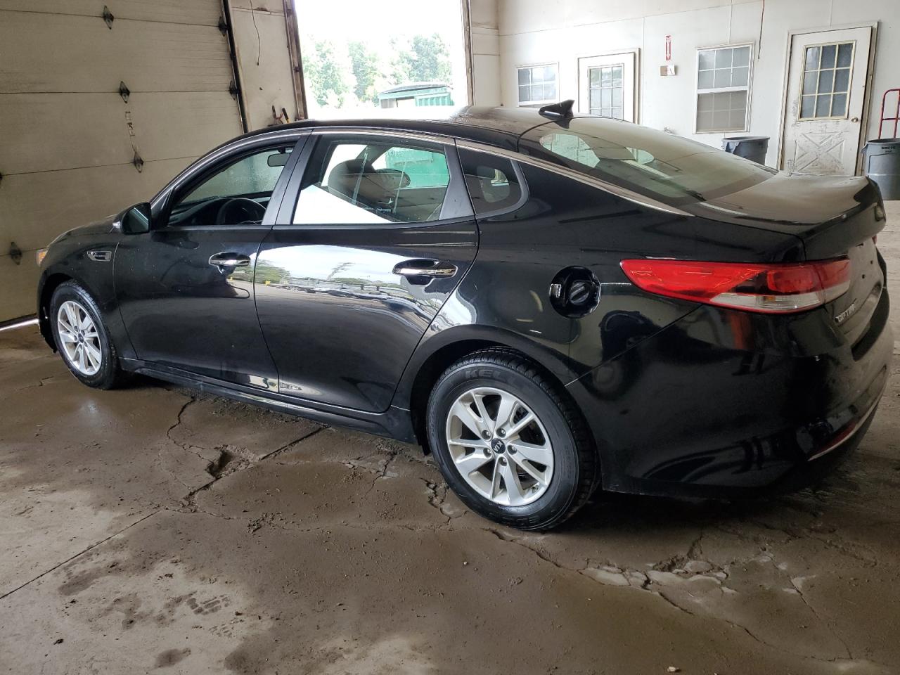 2018 Kia Optima Lx vin: 5XXGT4L37JG246675