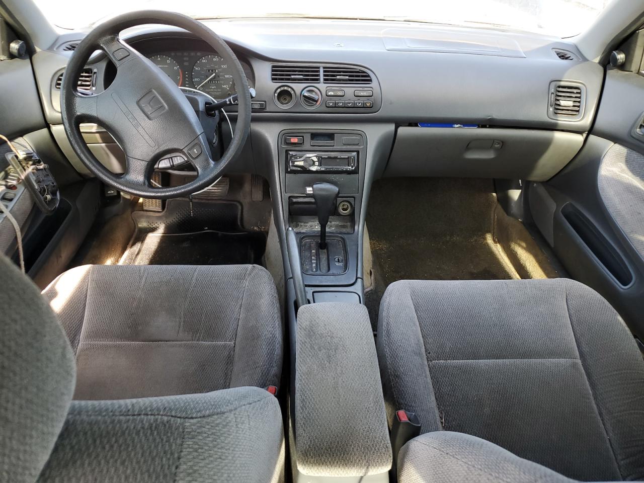 1HGCD5632TA040189 1996 Honda Accord Lx