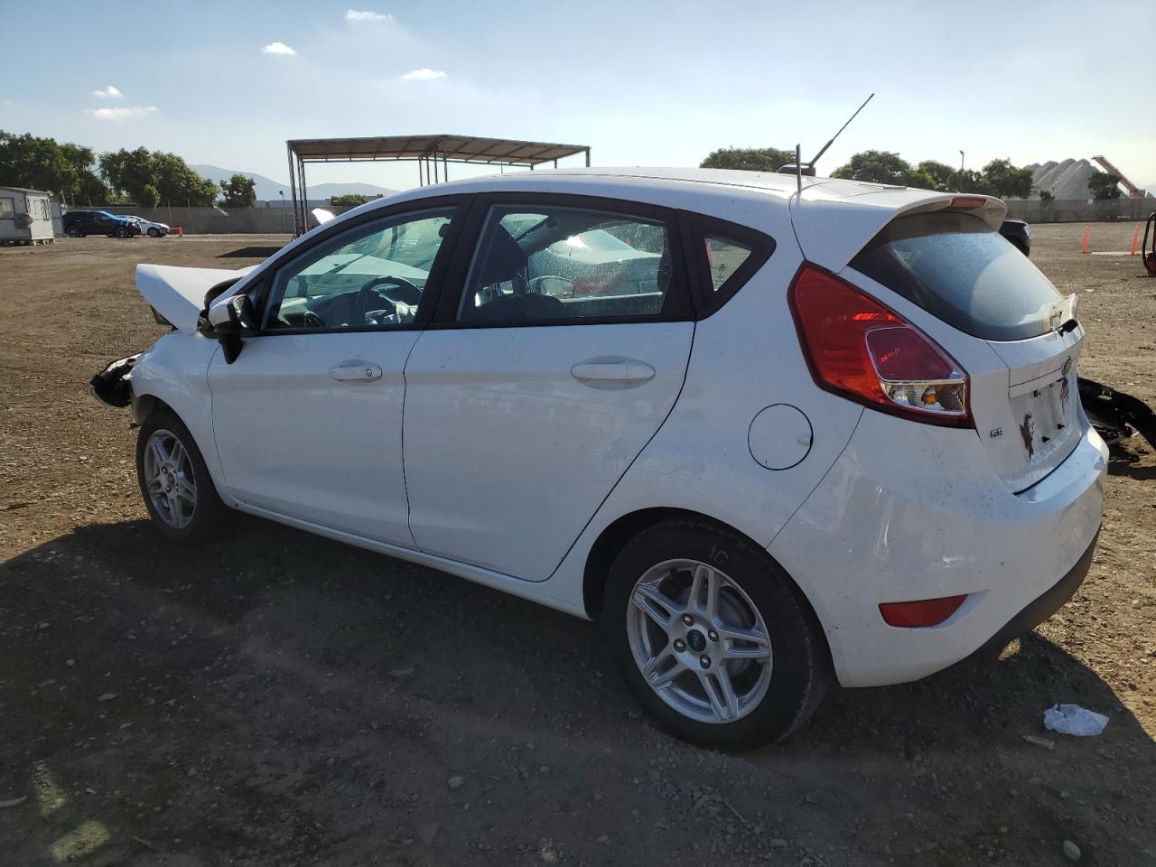 3FADP4EJ2KM113332 Ford Fiesta SE 2