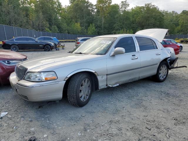 2004 Lincoln Town Car Ultimate