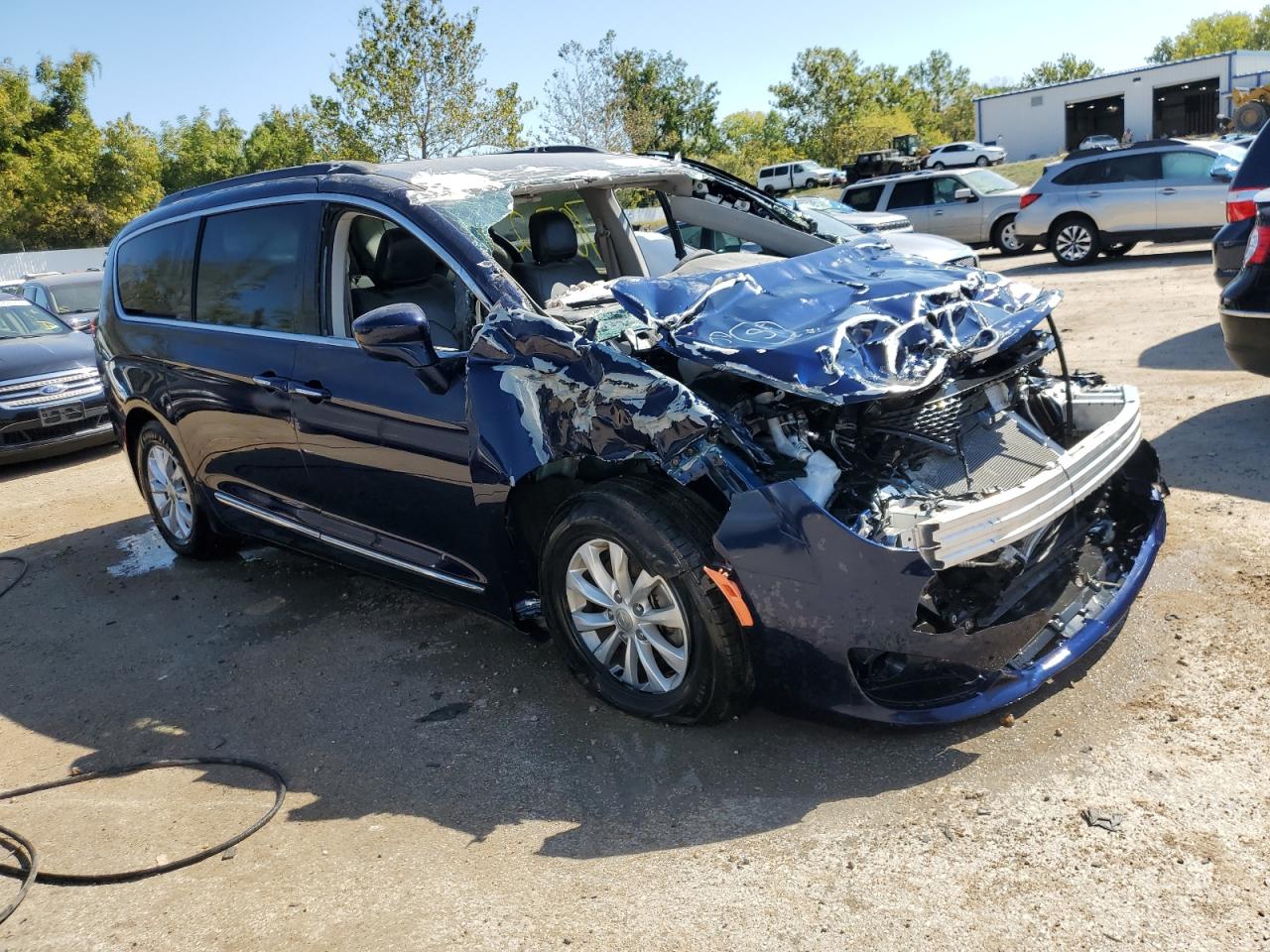 2017 Chrysler Pacifica Touring L vin: 2C4RC1BG3HR736107