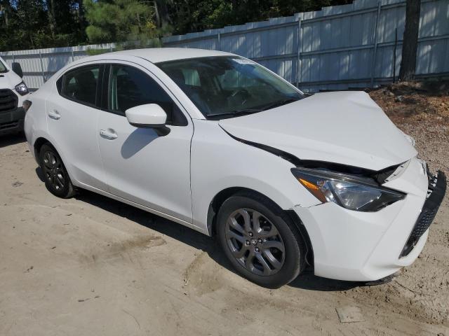 3MYDLBYV1KY508105 Toyota Yaris L 4