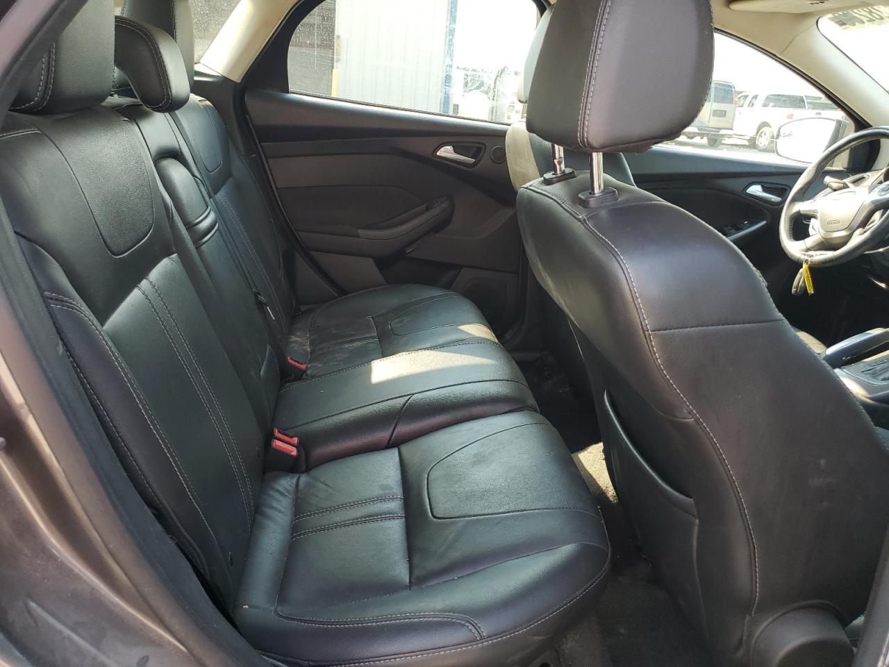 1FAHP3N24CL447563 2012 Ford Focus Titanium