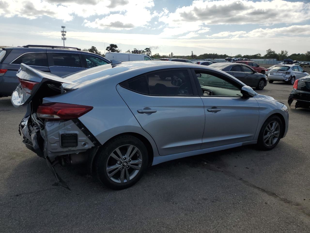 Lot #2528124258 2017 HYUNDAI ELANTRA SE