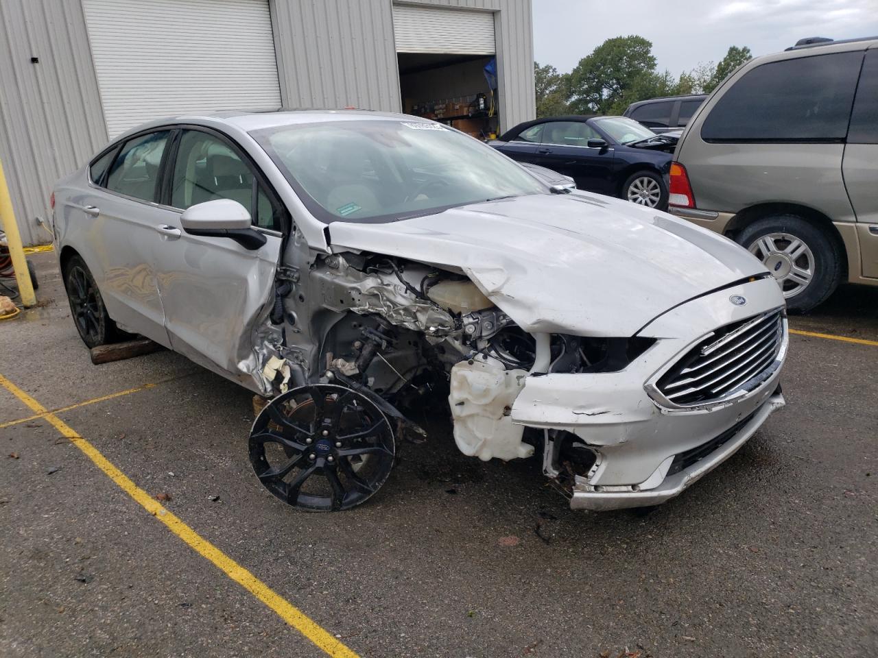 Lot #2411861924 2019 FORD FUSION SE