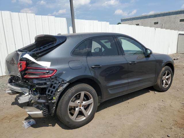 VIN WP1AA2A5XJLB11077 2018 Porsche Macan no.3