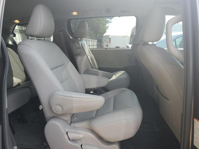 5TDYZ3DC9HS883958 Toyota SIENNA XLE