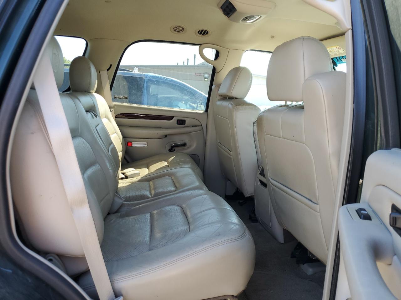 1GYEK63NX2R105471 2002 Cadillac Escalade Luxury