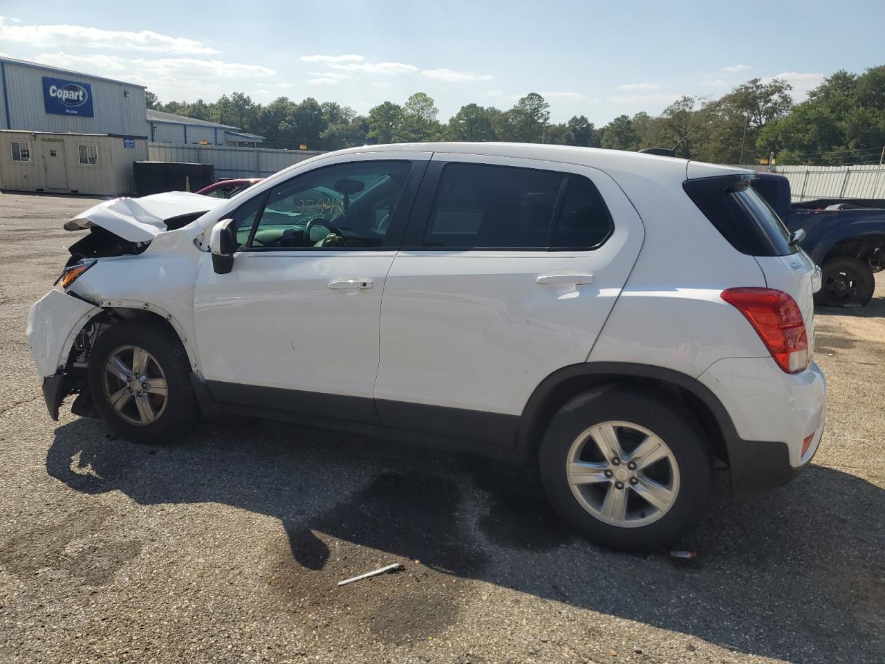 3GNCJKSB0KL218537 Chevrolet Trax LS 2