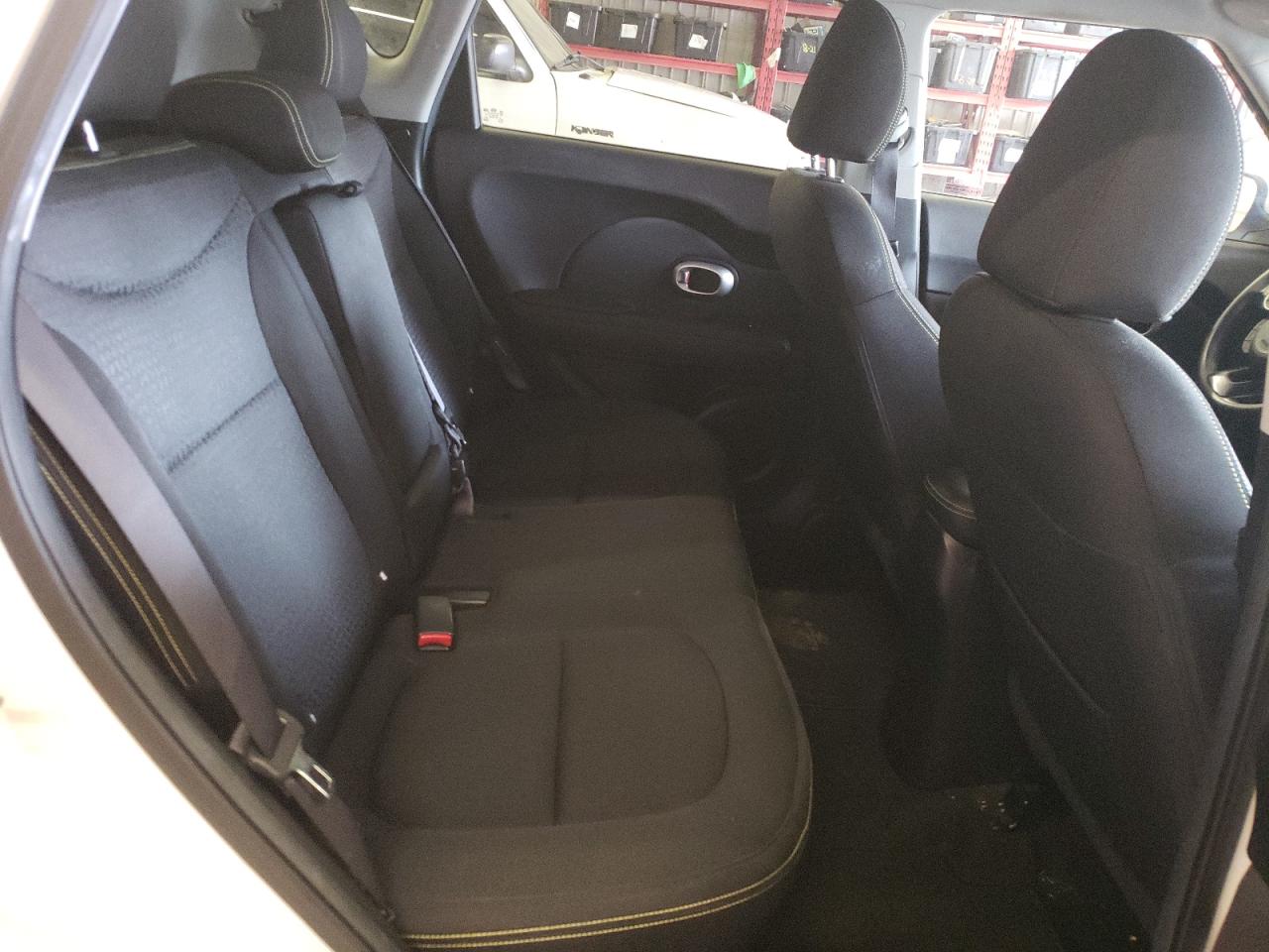 KNDJP3A56F7185392 2015 Kia Soul +