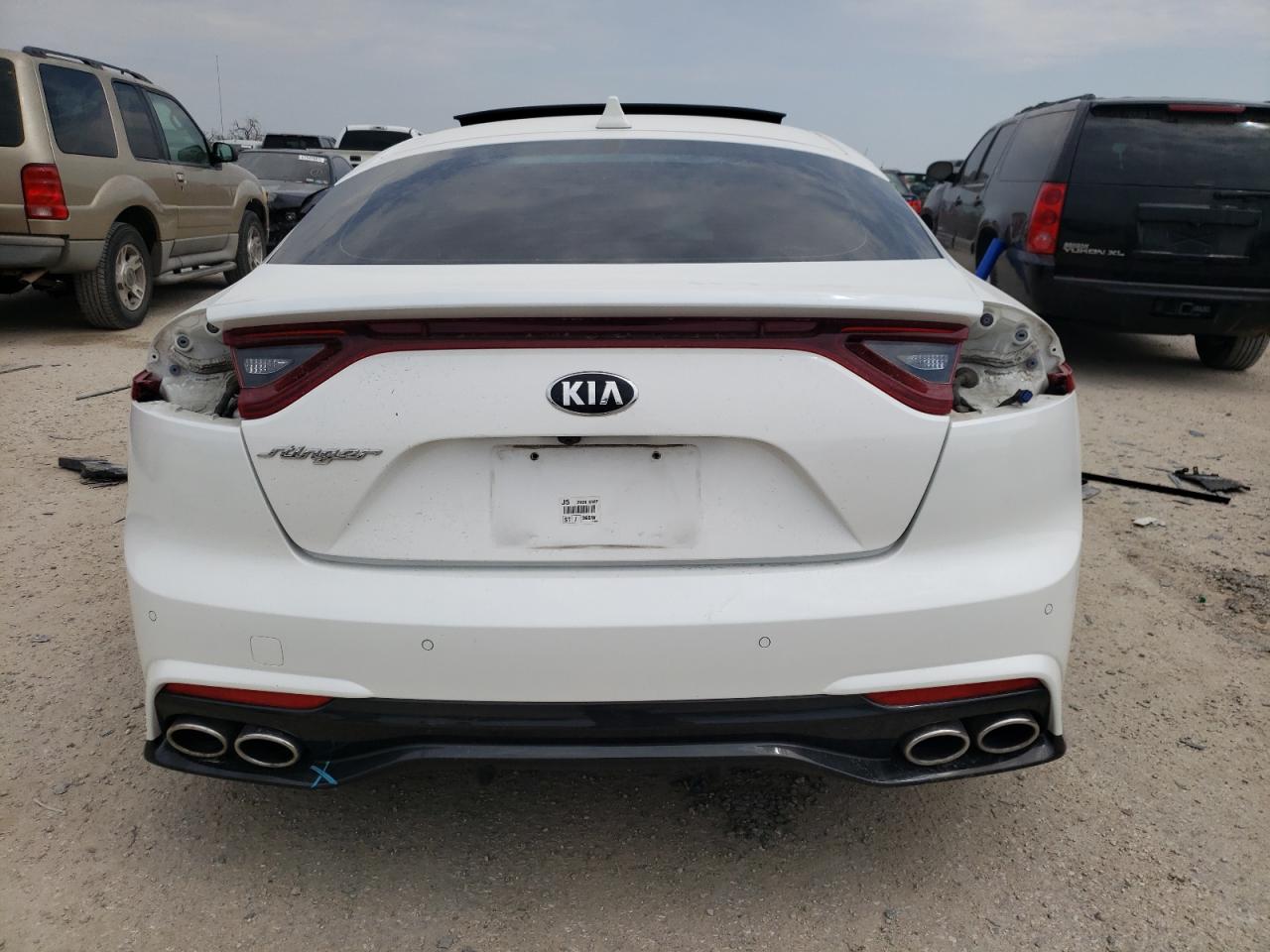 KNAE25LA5J6014537 2018 Kia Stinger Premium