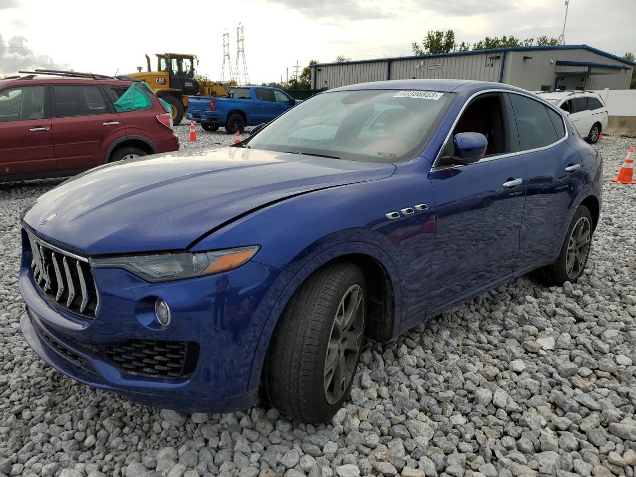 Maserati Levante с черной решеткой