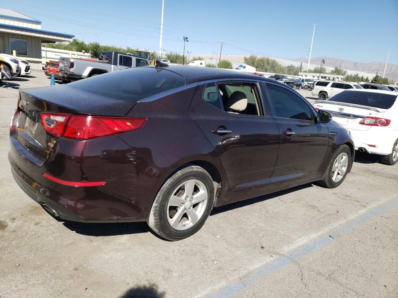 2015 Kia Optima Lx vin: 5XXGM4A70FG470011