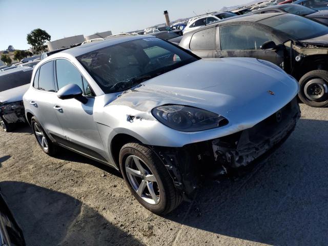 VIN WP1AA2A56JLB03672 2018 Porsche Macan no.4