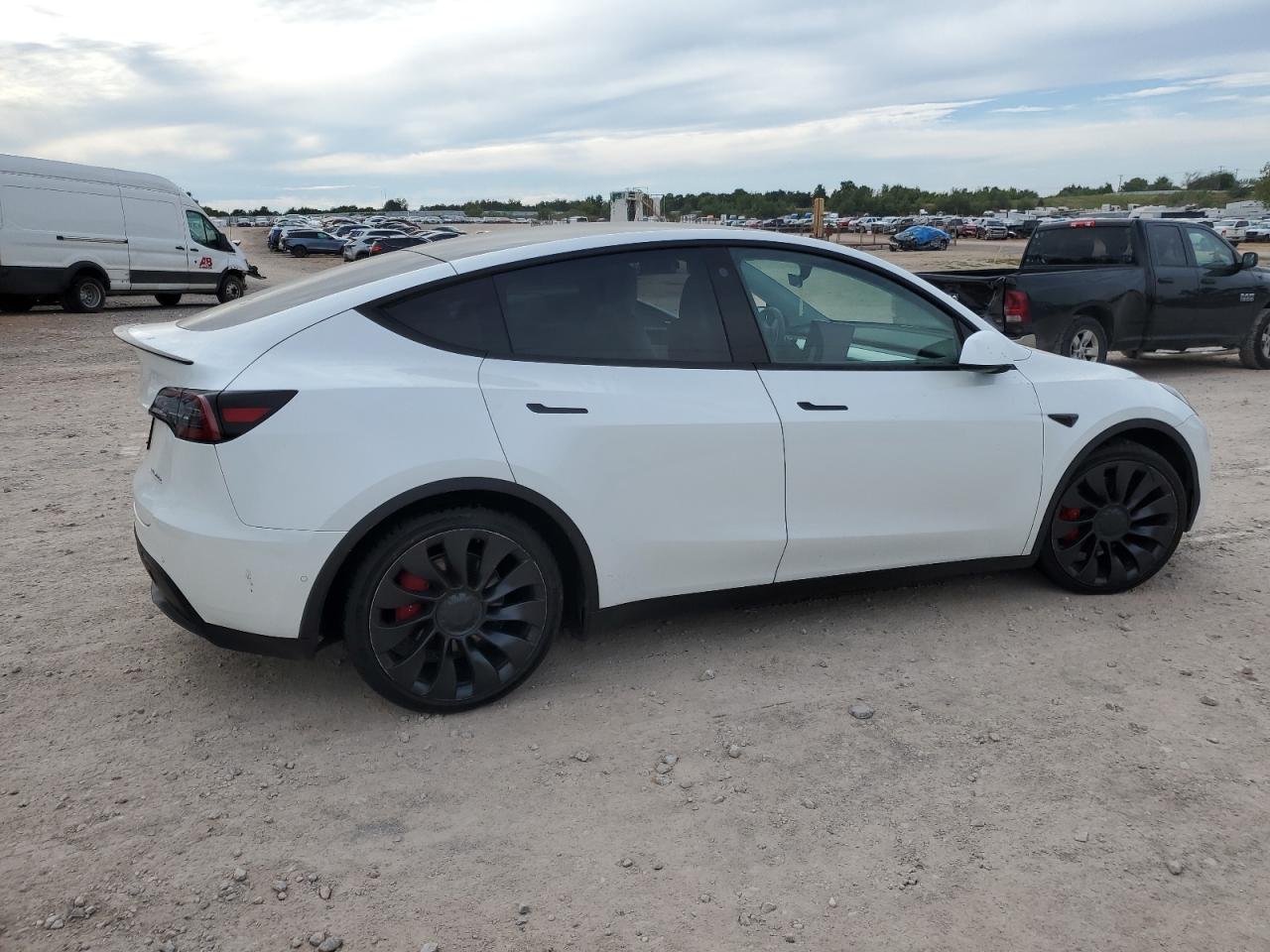 7SAYGDEF2NF405758 Tesla Model Y  3