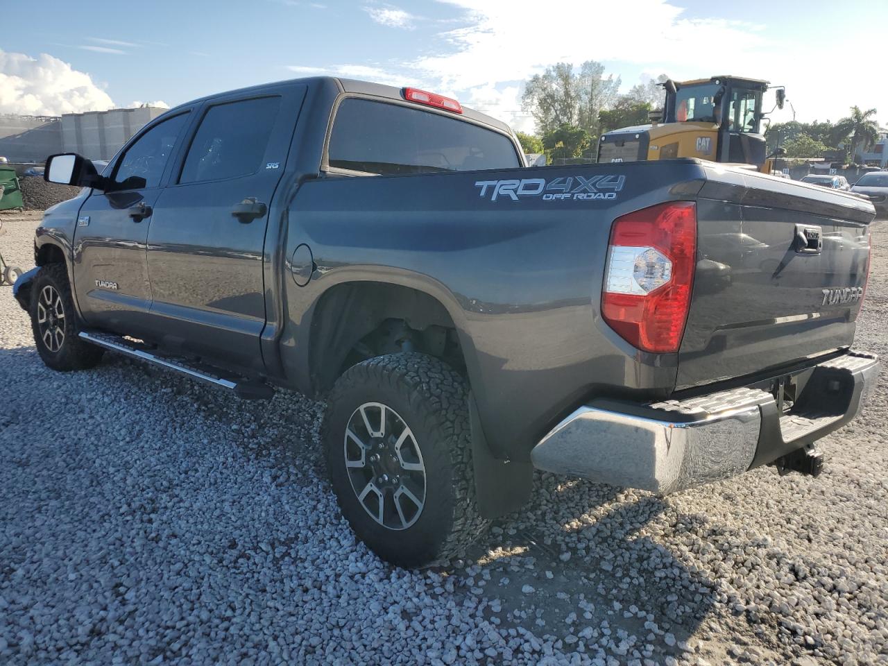 5TFDY5F11JX736641 2018 Toyota Tundra Crewmax Sr5