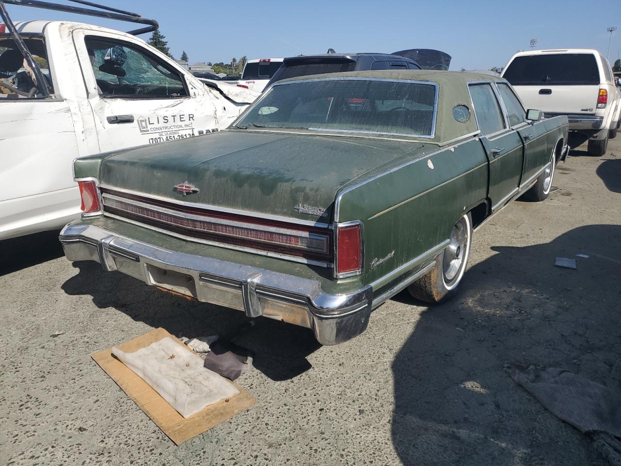 5Y82A831487 1975 Lincoln Continentl