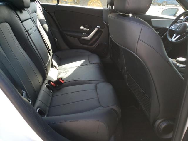 W1K3G4FBXNJ375930 Mercedes-Benz A 220 4matic