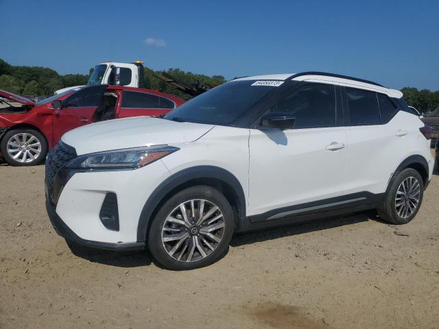 Nissan kicks white online