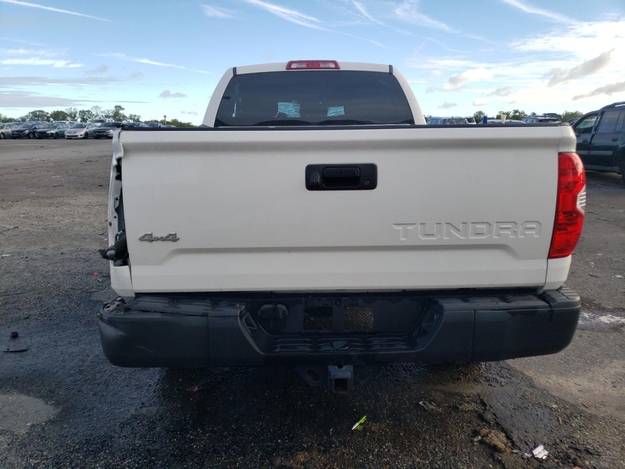 5TFUW5F13JX704005 2018 Toyota Tundra Double Cab Sr/Sr5