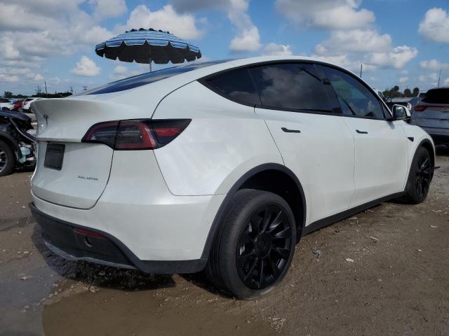 7SAYGDEE9NF368439 Tesla Model Y  3