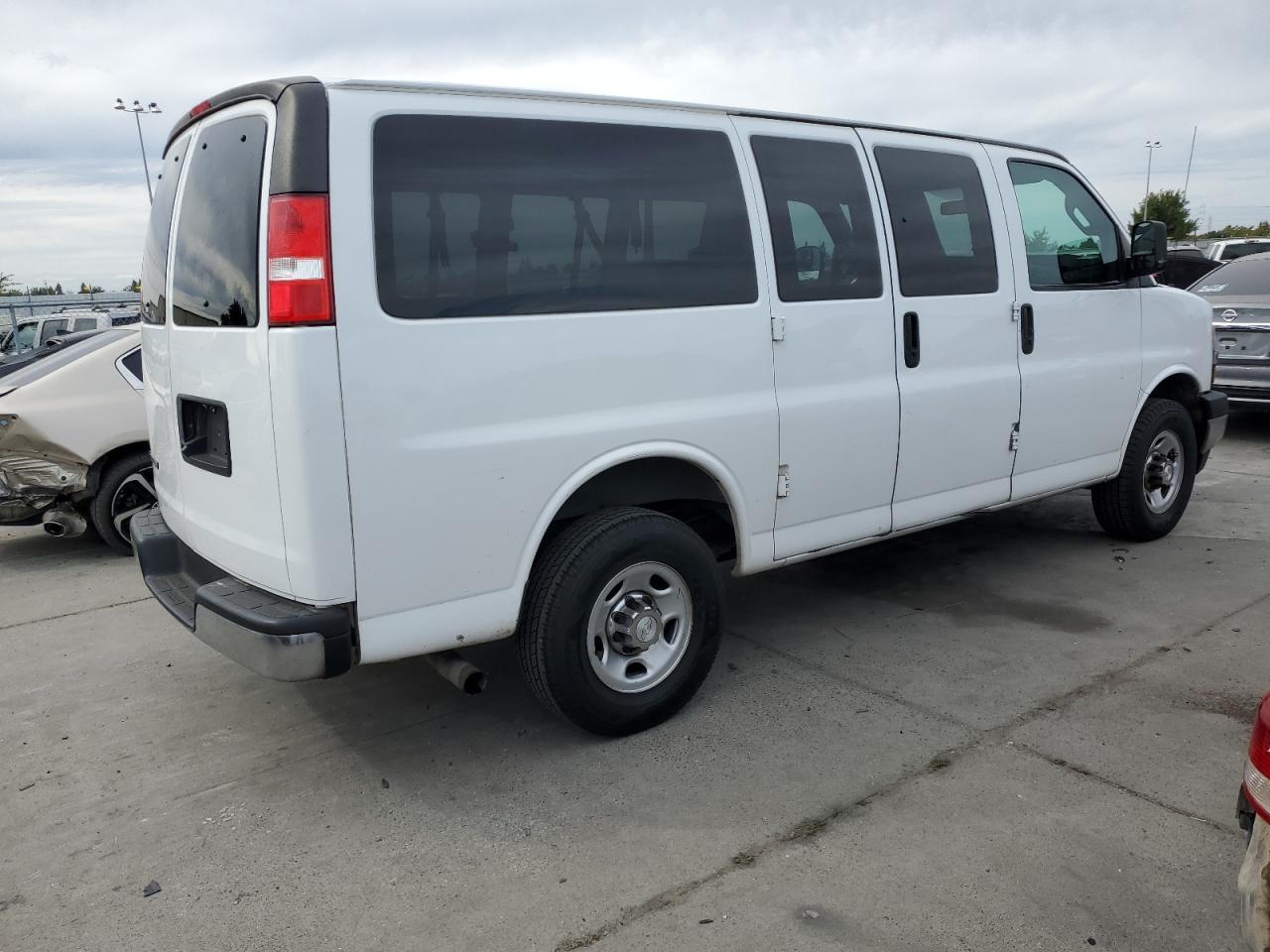 1GAZGMFP2J1258295 2018 Chevrolet Express G3500 Lt