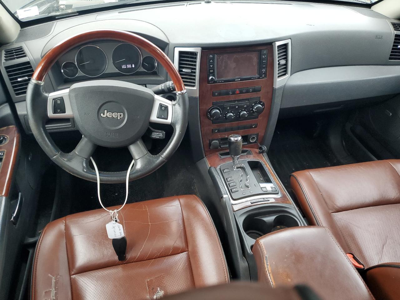 1J8HR68M88C220122 2008 Jeep Grand Cherokee Overland