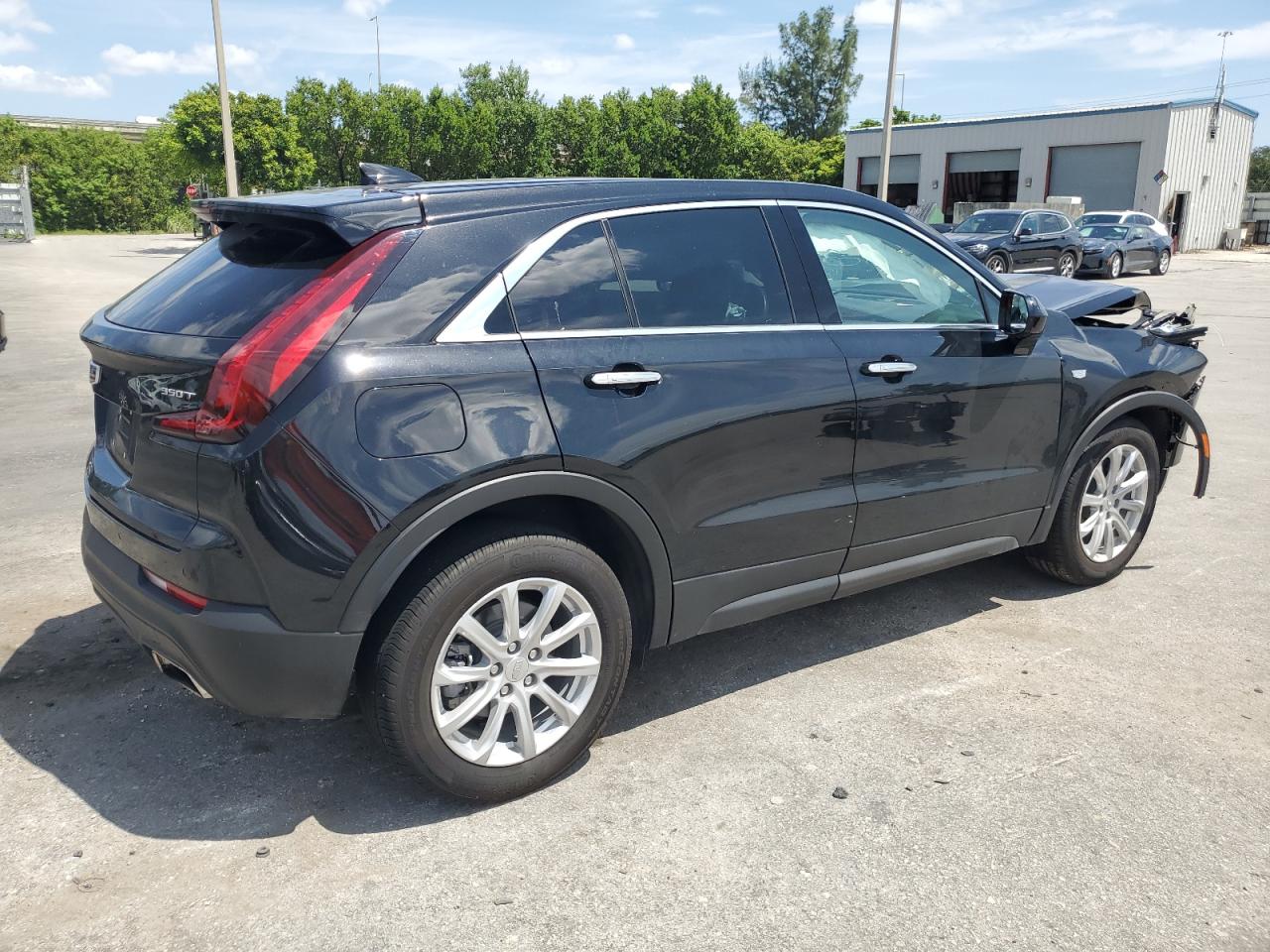 1GYAZAR43NF125143 Cadillac XT4 LUXURY 3