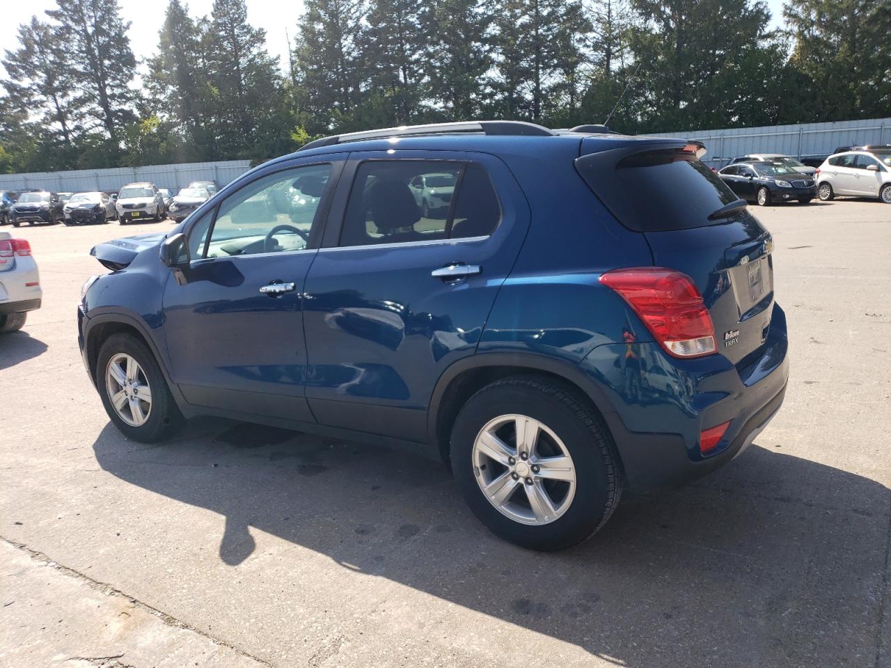 3GNCJLSB8KL353125 Chevrolet Trax 1LT 2