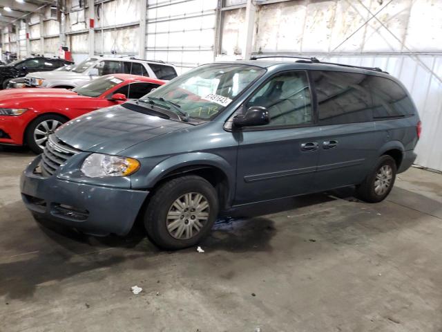 2005 Chrysler Town & Country LX