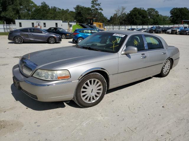 2003 Lincoln Town Car Signature