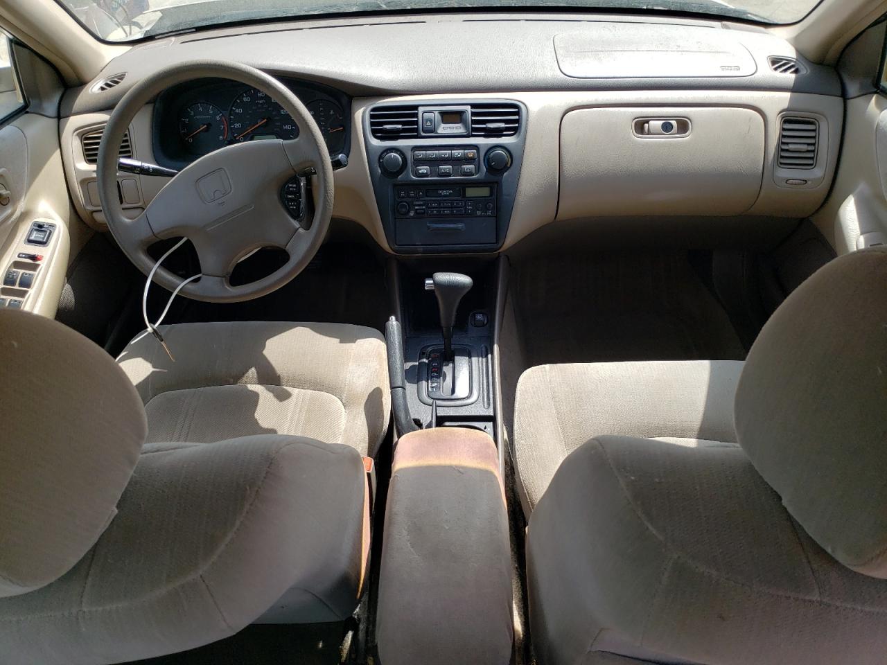 1HGCG5647YA035402 2000 Honda Accord Lx