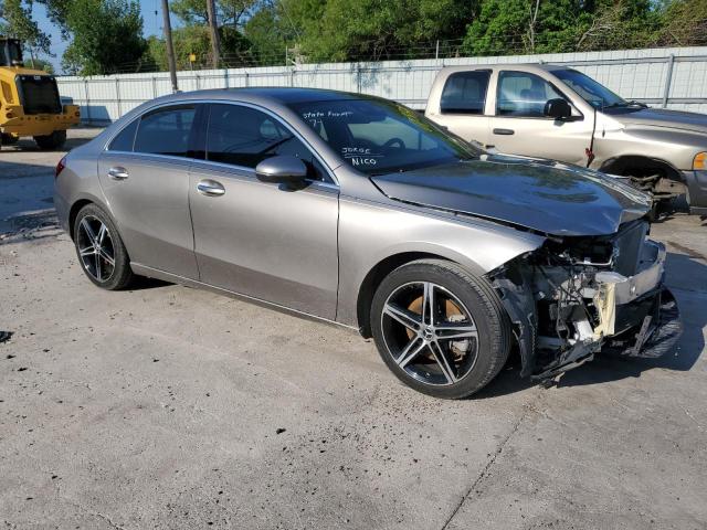 WDD3G4EB0KW001908 Mercedes-Benz A 220