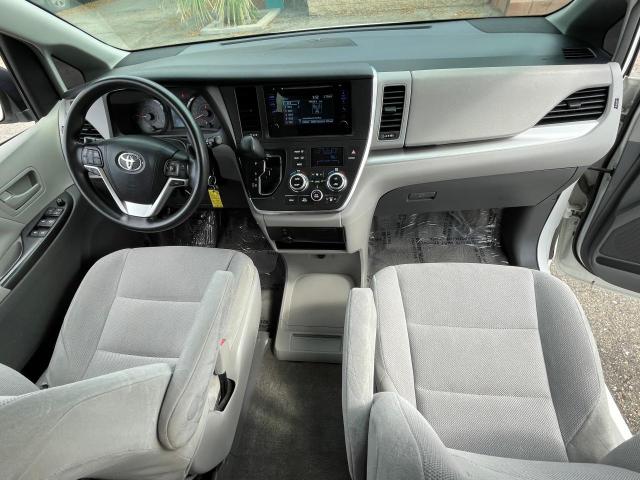 5TDZZ3DC9HS810304 Toyota SIENNA