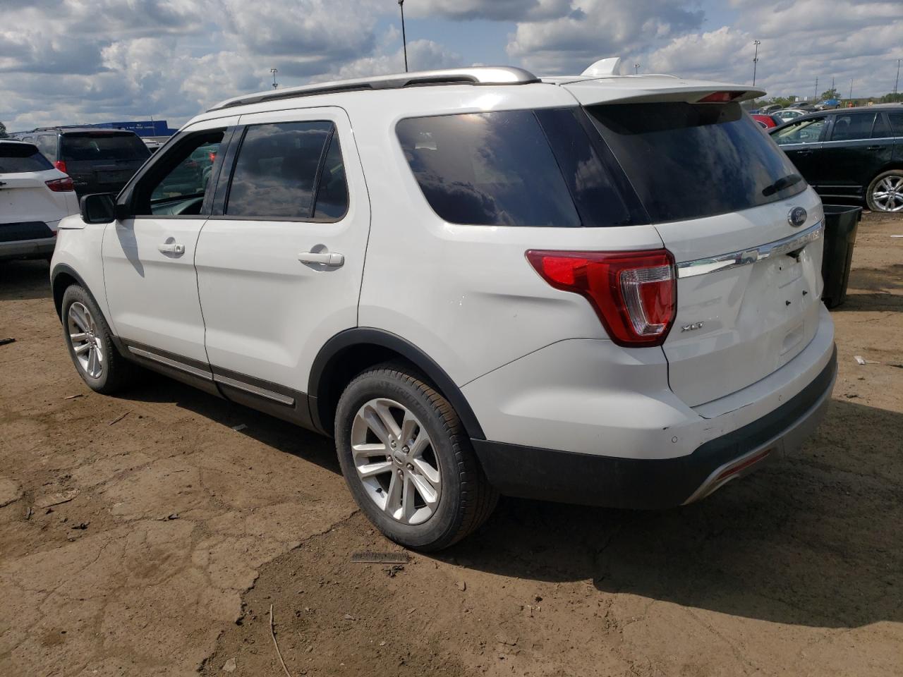 1FM5K7D87HGD97956 2017 Ford Explorer Xlt