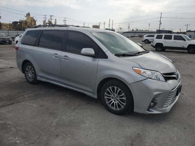 5TDYZ3DC9KS999085 Toyota SIENNA XLE